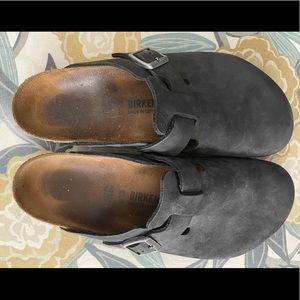 Black Suede Birkenstock clogs size 44 pre-owned poor fit. worn only a few times.